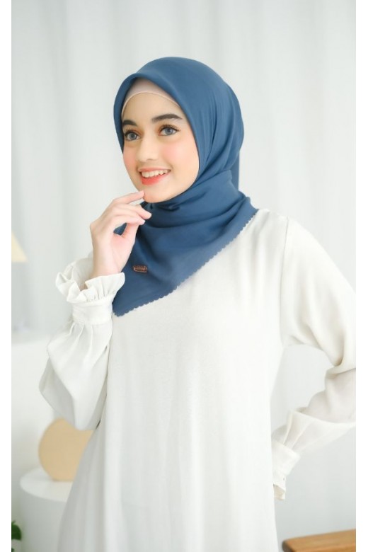 Hijab Segi 4 Voal Sajida Lasercut Navy